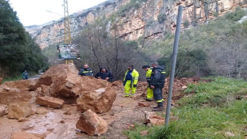 جرف أتربة وصخور على طريق عام وادي نهر إبراهيم يحشوش  