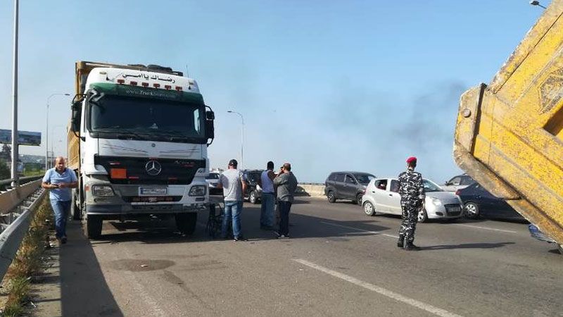 زحمة سير خانقة على اوتوستراد الناعمة عند مفرق بلدة جدرا