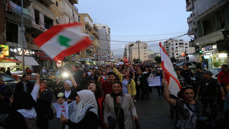 أمهات ينظمن إعتصامًا بين عين الرمانة والشياح رفضًا لعودة شبح الحرب الأهلية