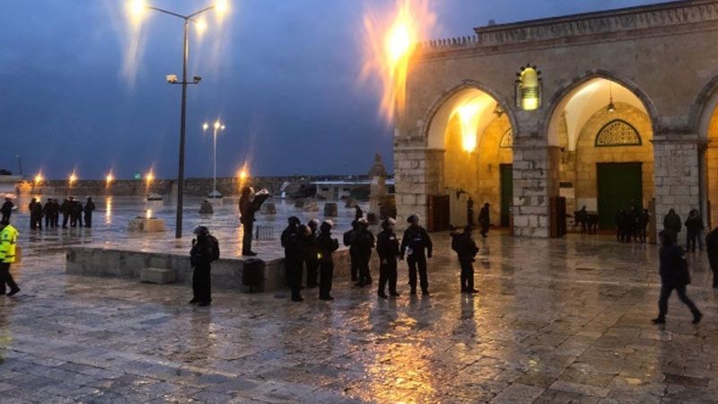 اعتقالات في القدس المحتلة واقتحام للمسجد الاقصى فجر اليوم