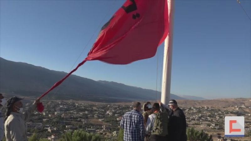 بالفيديو .. مراسم رفع الراية الحسينية في بلدة سحمر