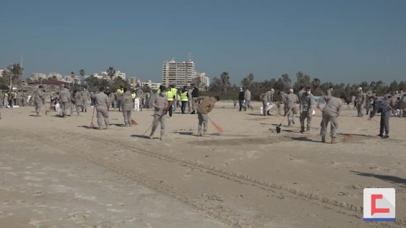 محو آثار التسرّب النفطي الأخير ينطلق على شواطئ الجنوب