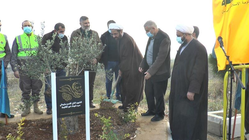 حزب الله أطلق حملة غرس &quot;زيتونة سليماني&quot; على طول الحدود مع فلسطين المحتلة