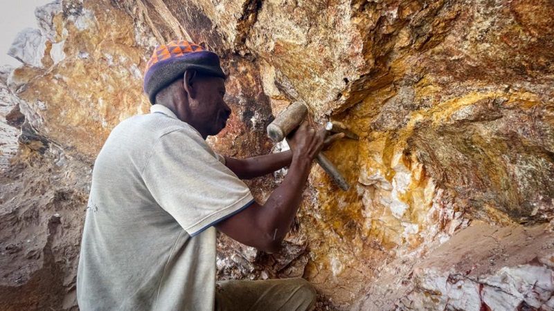 الخارجية الروسية: الشركات الغربية هرّبت ثلثي ذهب السودان&nbsp;