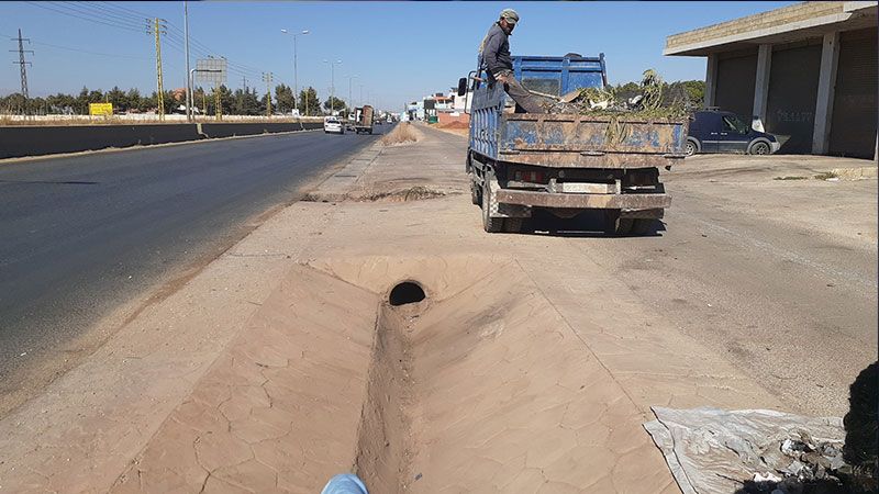 وزارة الأشغال تُطلق ورشة تنظيف المجاري في عدد من المناطق