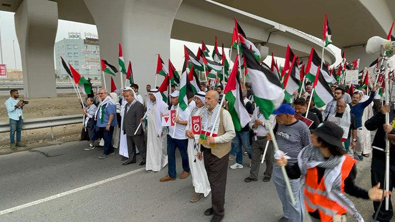 تحت شعار &quot;نقاوم التطبيع&quot;.. مسيرات حاشدة داعمة لغزة في البحرين&nbsp;