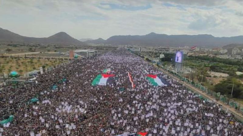 &quot;ساحاتنا جهاد.. ثابتون مع غزة حتى النصر&quot;.. الشعب اليمني يجدد نصرة غزة