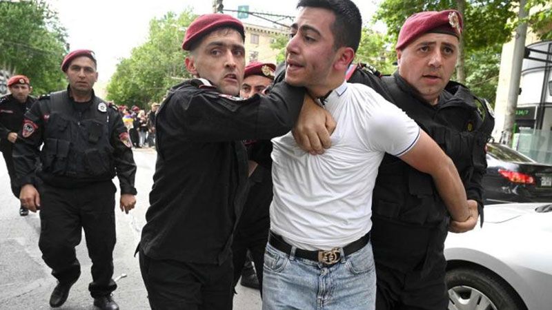 بسبب مطالبتهم باستقالة رئيس الحكومة.. اعتقال 38 متظاهرًا في أرمينيا