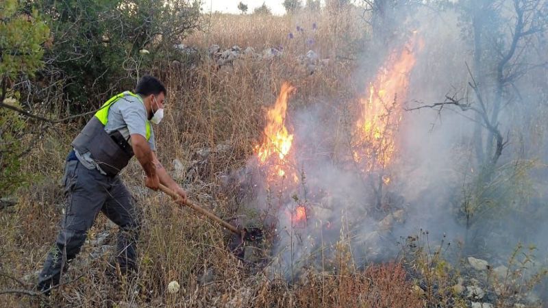 بالصور.. الدفاع المدني في جبل عامل الثانية يستبسل في إخماد حرائق أشعلها العدو