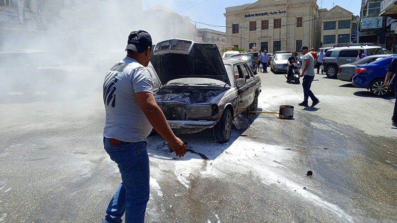 لبنان: احتراق سيارة مقابل مبنى بلدية بعلبك