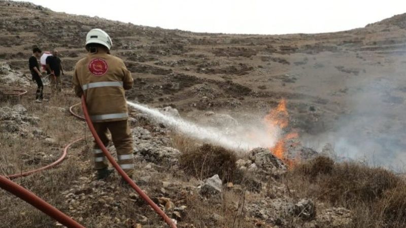 إندلاع حريق بسبب القصف المدفعي الذي استهدف أطراف بنت جبيل - كونين - الطيري