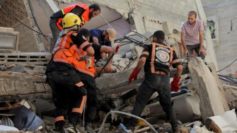 فلسطين| الدفاع المدني ينتشل 4 شهداء وعددًا من الإصابات بعد استهداف الاحتلال لمدرسة غرب مدينة غزّة 