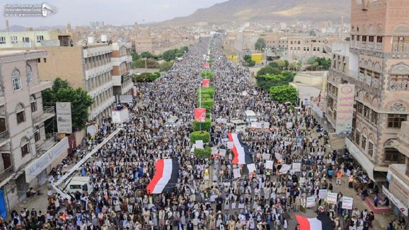 اليمن| بيان مسيرات "ثابتون مع غزة.. وسنتصدى لأميركا ومن تورط معها": نحيي الصمود الأسطوري للشعب الفلسطيني ومجاهديه الأبطال في غزة والضفة