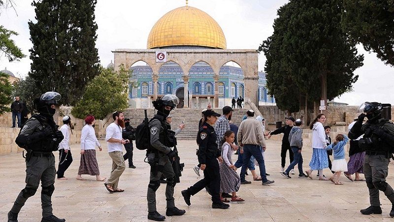 فلسطين المحتلة: مجموعات من المستوطنين تقتحم المسجد الأقصى المبارك بحماية قوات الاحتلال