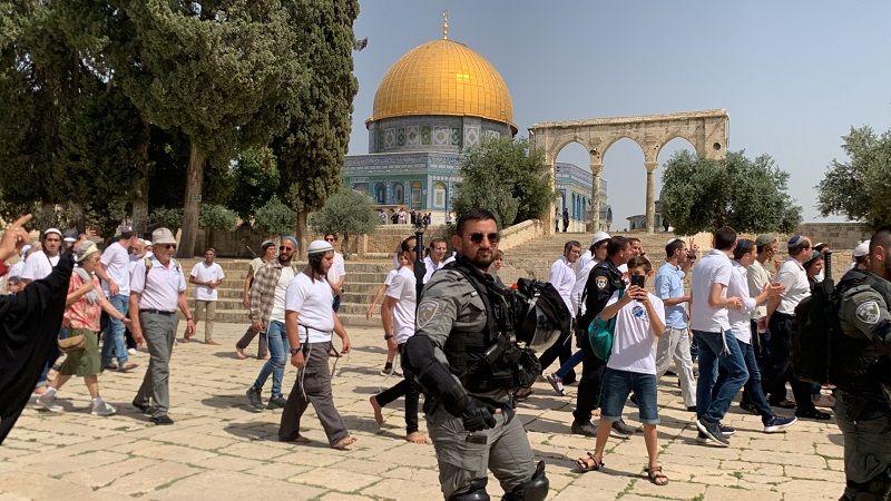 فلسطين المحتلة| مستوطنون صهاينة يقتحمون المسجد الأقصى المبارك بحماية قوات الاحتلال