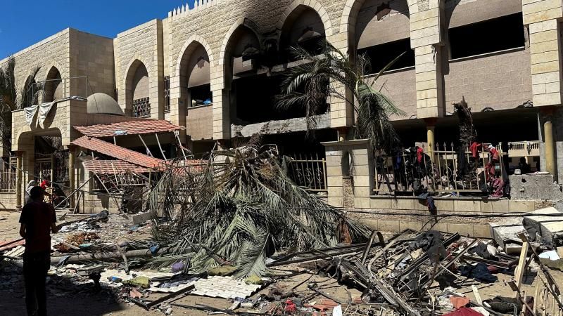 المكتب الإعلامي الحكومي بغزة: نؤكد أن رواية الاحتلال بخصوص وجود مسلحين في مدرسة التابعين كاذبة ولا أساس لها