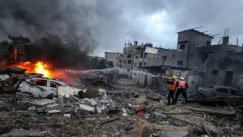 فلسطين المحتلة| الاحتلال يُدمر عمارة "دولة" في محيط مفترق "دولة" جنوبي حي الزيتون جنوبي شرقي المدينة