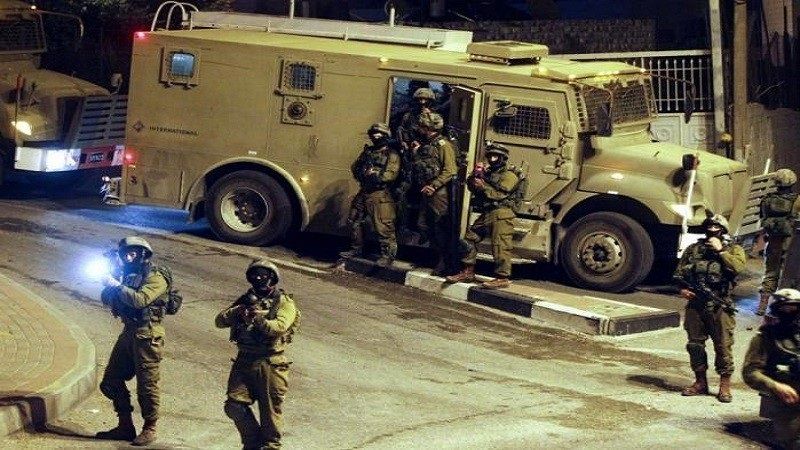 فلسطين المحتلة| قوات الاحتلال تقتحم مدينتي قلقيلية ونابلس ومخيم الدهيشة في بيت لحم في الضفة الغربية وتعتقل عددًا من الفلسطينيين