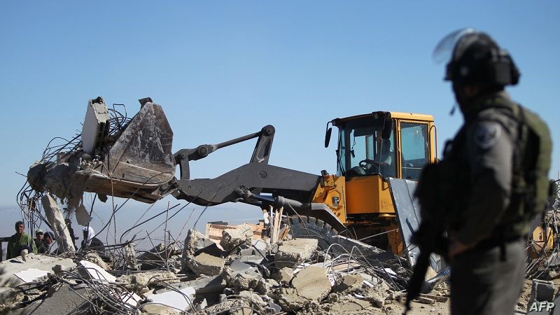 فلسطين المحتلة| الاحتلال ينفذ عمليات هدم واسعة طالت 6 منشآت في بلدة عناتا شمال شرق القدس المحتلة