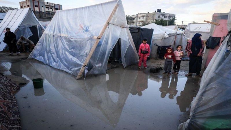 فلسطين المحتلة| الدفاع المدني في غزة: أكثر من 1500 خيمة تؤوي نازحين غمرتها مياه الأمطار في مخيمات النزوح 