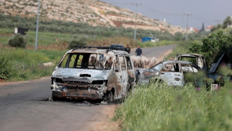 رفضًا للإفراج عن أسرى فلسطينيين: مستوطنون يُحرقون مركبات وممتلكات لفلسطينيين في الضفة الغربية