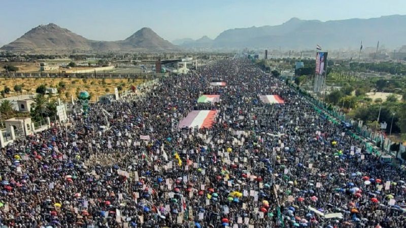 &quot;على الوعد مع غزّة ضدّ التهجير وكلّ المؤامرات&quot;.. طوفان مليوني متجدد بالعاصمة صنعاء نصرة لفلسطين