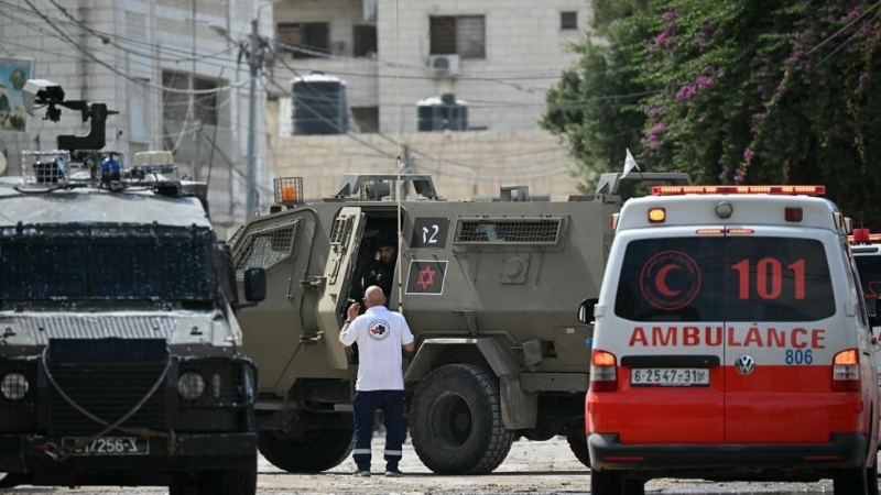 الهلال الأحمر الفلسطيني: إصابة 15 فلسطينيًا بحالات اختناق خلال مواجهات مع قوات الاحتلال بمنطقة المقبرة الغربية في نابلس