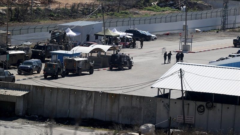 فلسطين المحتلة| رصد تحرك لقوات وآليات الاحتلال في محيط سجن عوفر استعدادًا لإطلاق سراح الأسرى الفلسطينيين