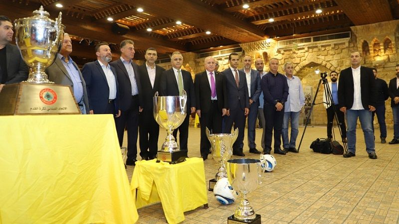 العهد يستقبل المهنئين ببطولة الدوري وكأس لبنان