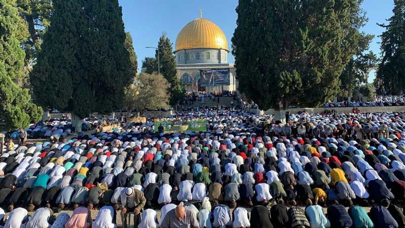 شهيد فلسطيني أول أيام الاضحى.. و100 ألف أدوا صلاة العيد في الأقصى